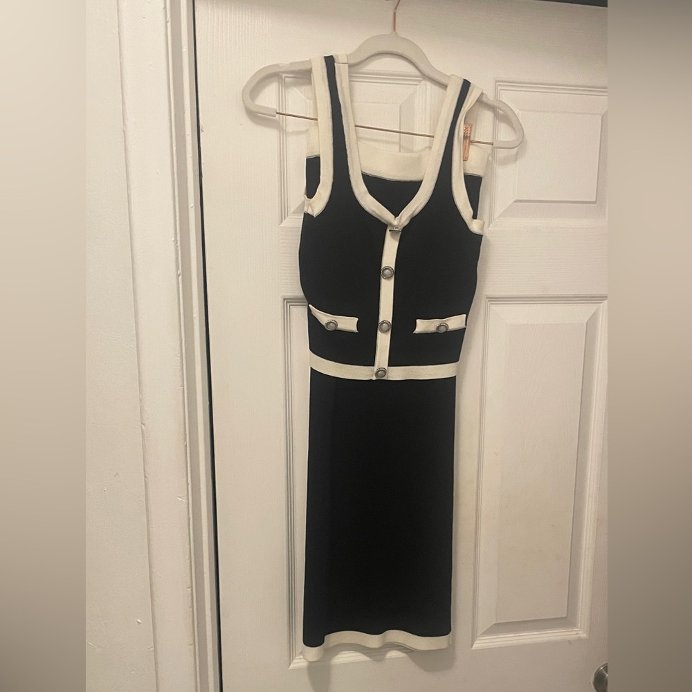 Elegant Black and White Sleeveless Dress